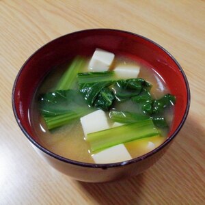 豆腐と小松菜の簡単味噌汁